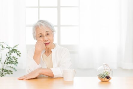 お悩みを抱えている高齢者